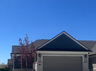 5841 Lakeway Dr, Brighton, MI 48116