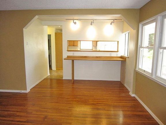 5th image of 471 1/2 Lewis St
