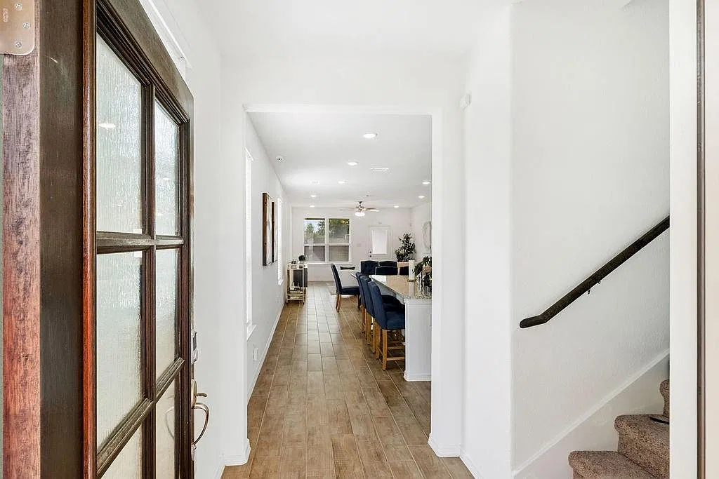 4 bed, 2.5 bath, 2320 sqft, $2,750 — Photo 3