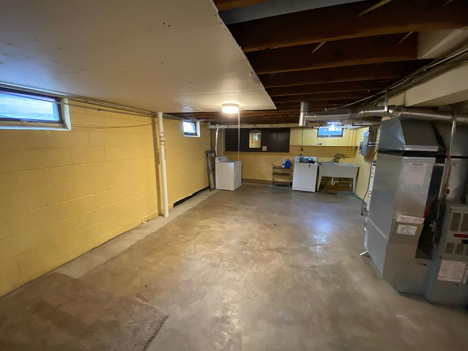1st image of 335 15th Ave N #335