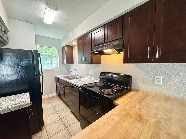 591 E Boswell St #2 — Photo 3