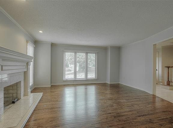 4th image of 2409 SW Whispering Creek Ct