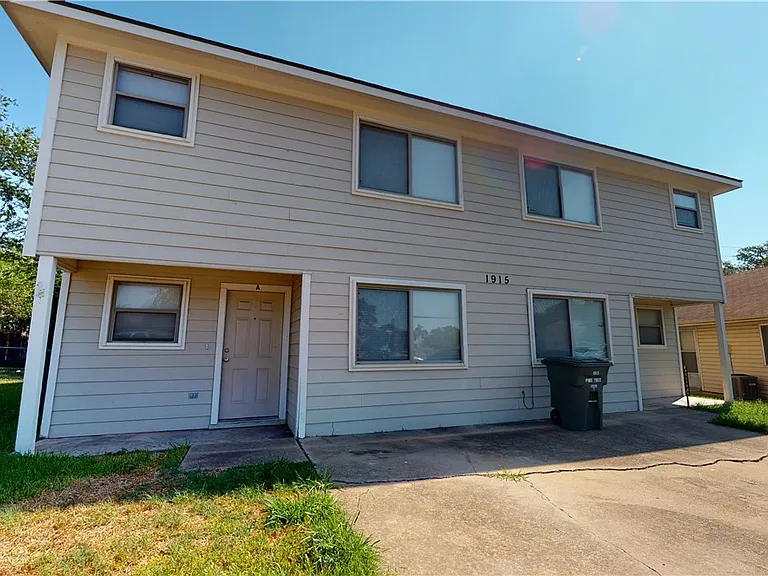 1915 Pine Tree Dr #A — Photo 2