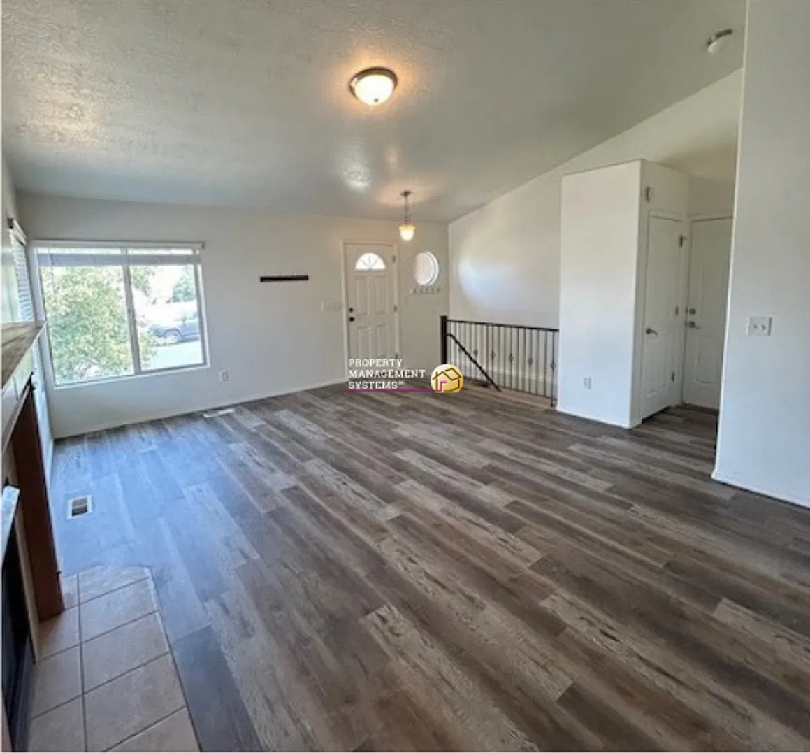 Spacious 5 Bedroom Lehi Home — Photo 3