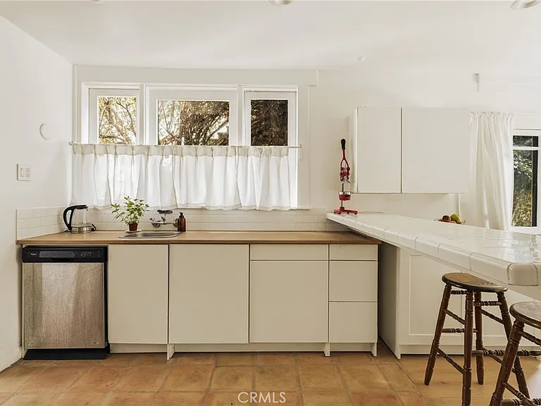 5924 Hayes Ave — Photo 7