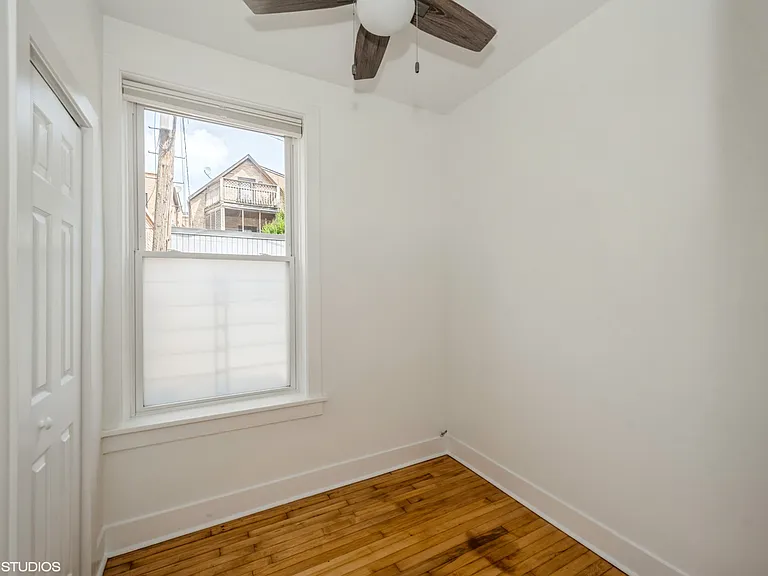2045 N Winchester Ave #1F — Photo 8
