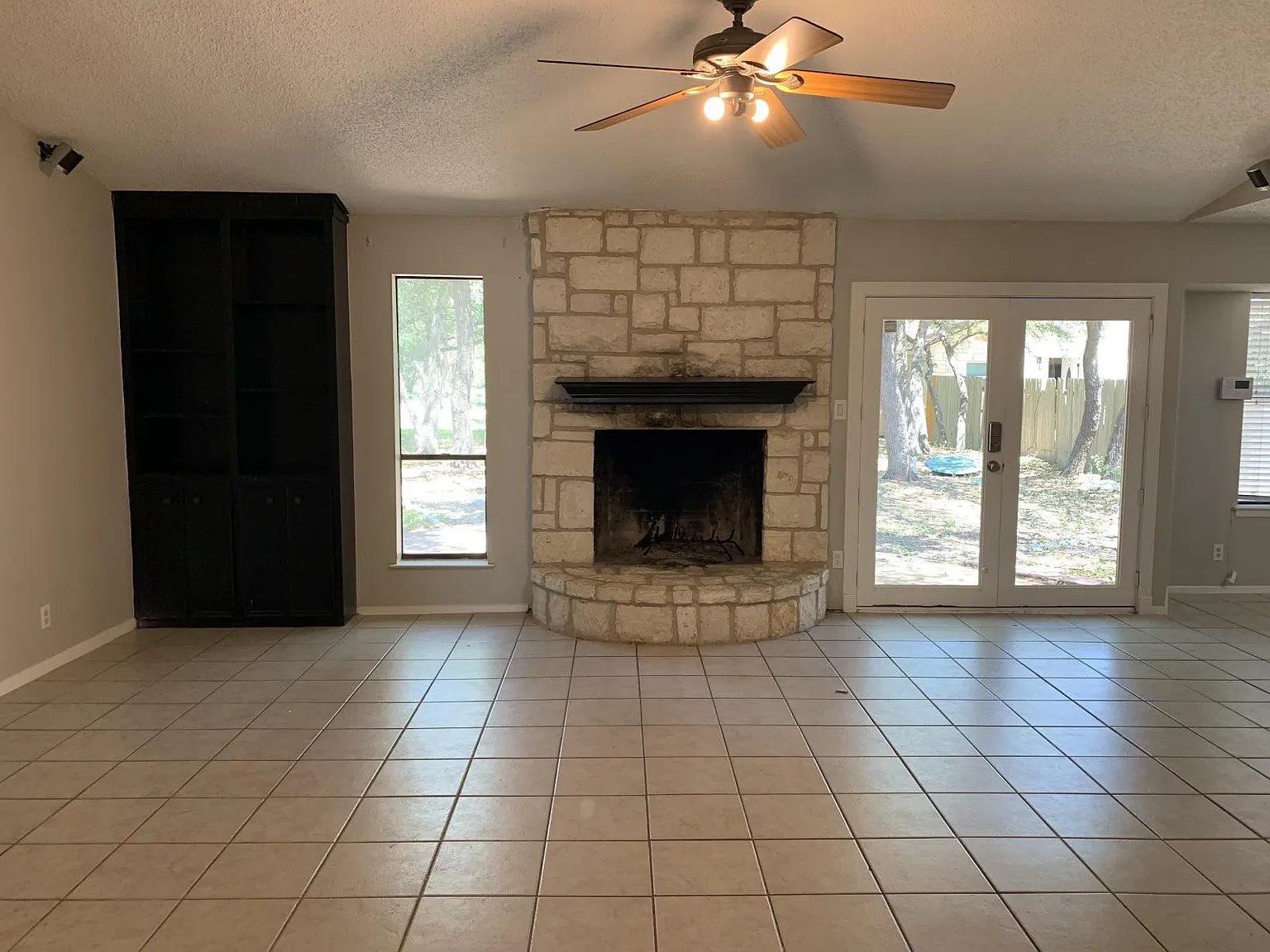 4 bed, 2056 sqft, $2,395 — Photo 3