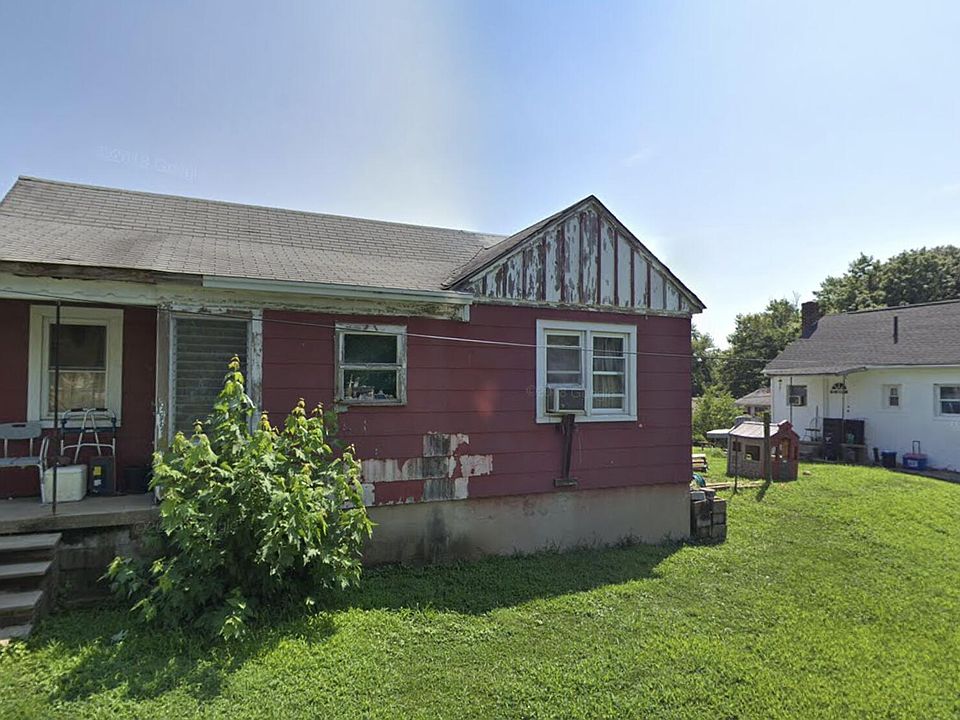 1st image of 979 N Concourse