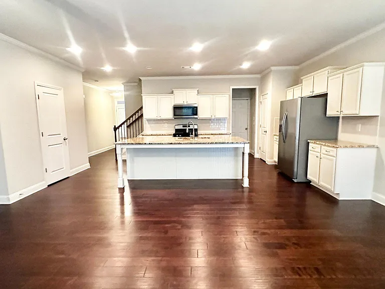 285 Holdings Dr — Photo 5