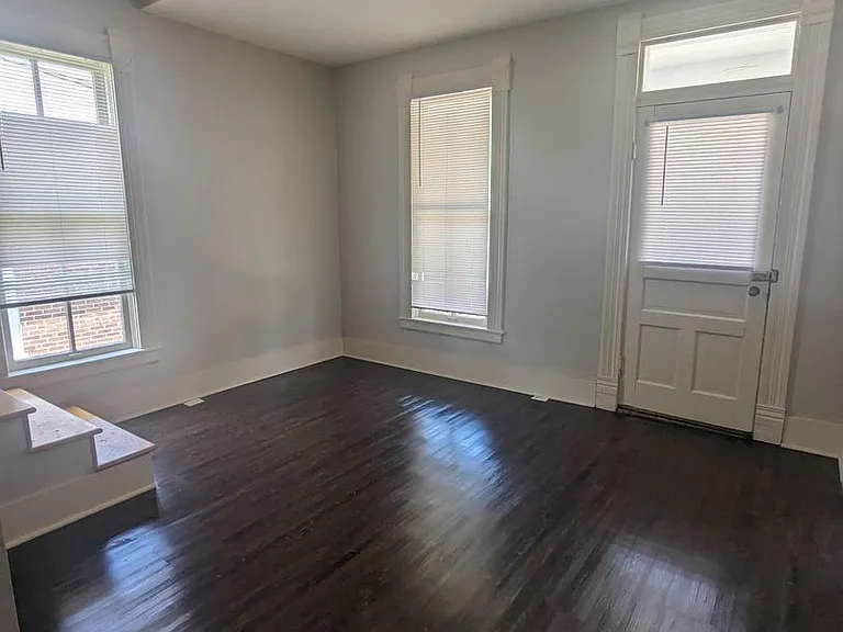 926 Locust St — Photo 13
