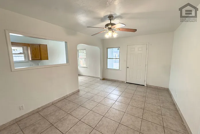 2517 E Culver St — Photo 10