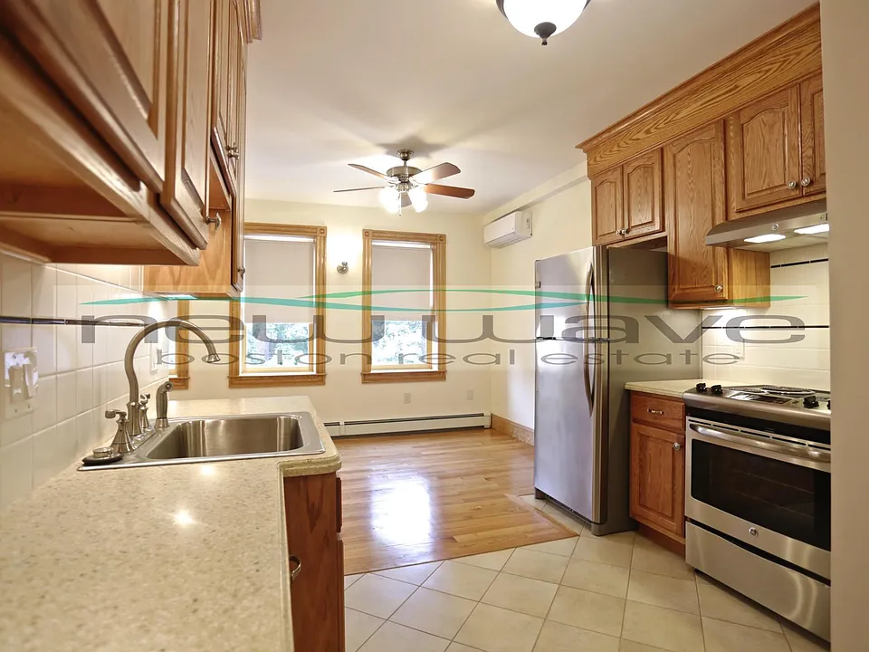 137 Charles St #3