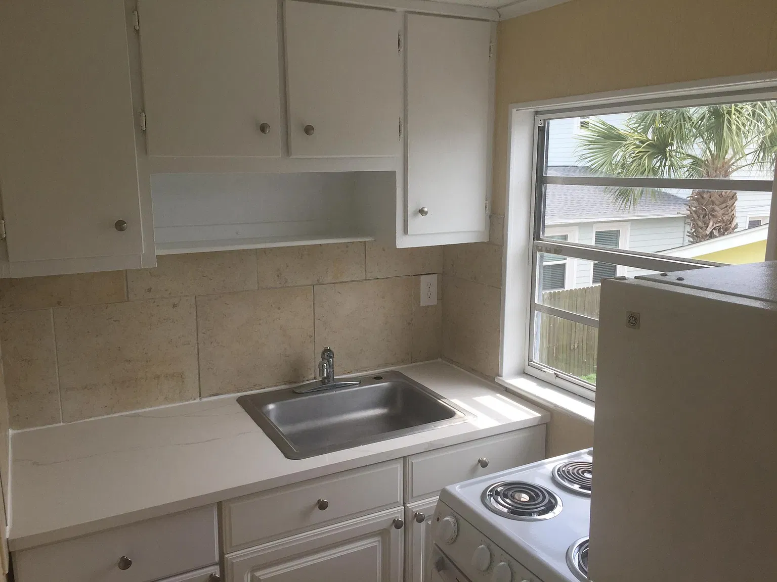 1 bed, 450 sqft, $1,050 — Photo 1