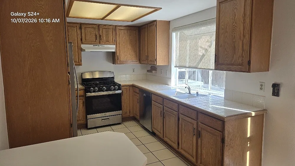 3 bed, 2.5 bath, 1309 sqft, $3,050 — Photo 3