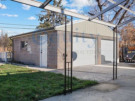 3rd image of 840 W Montague Ave