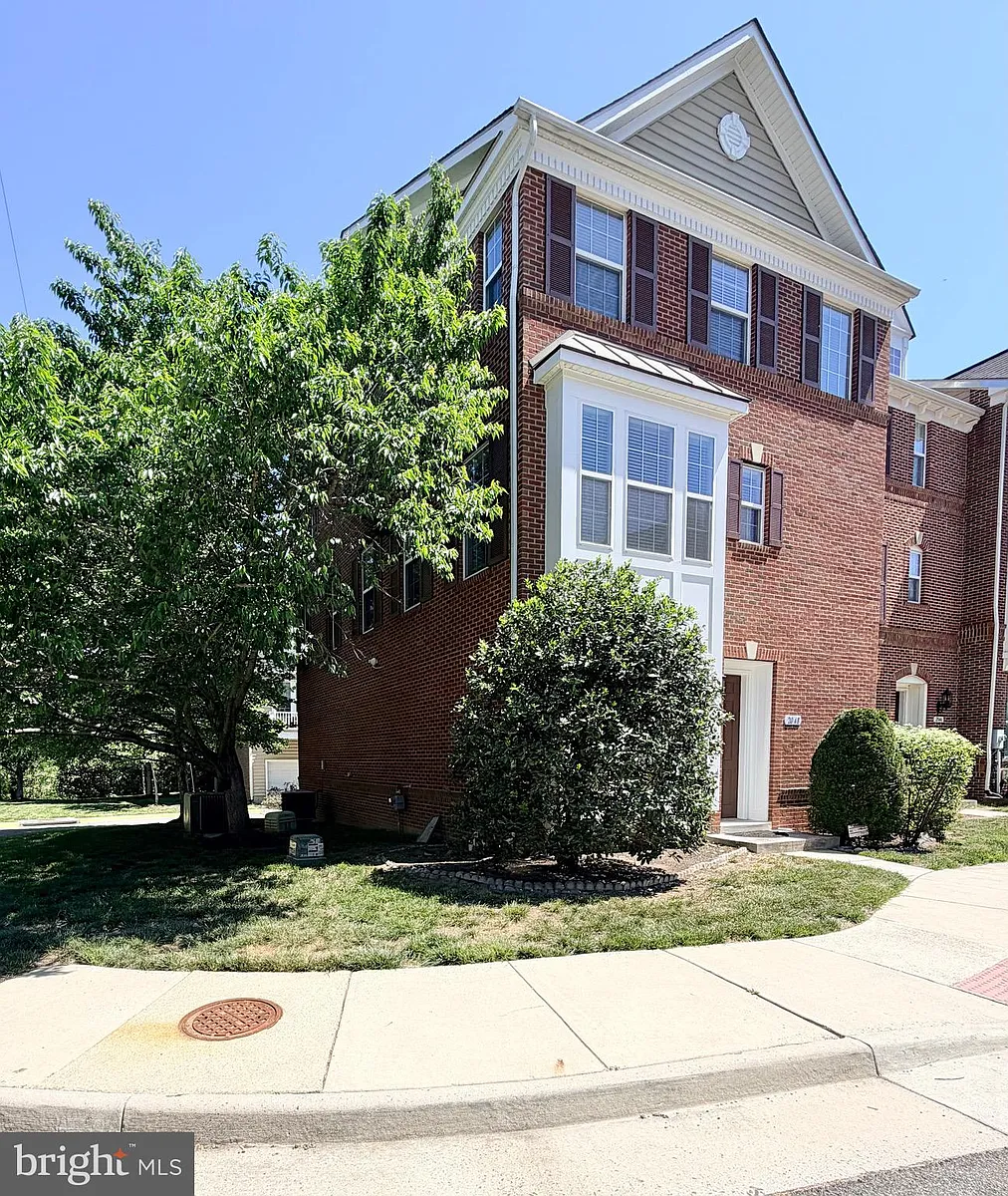 Building Photo - 2048 Blunt Ln