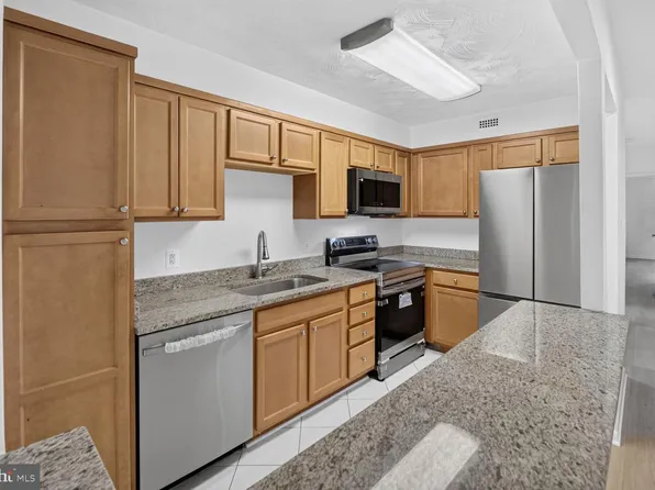 7400 Lakeview Dr #N203, Bethesda, MD 20817