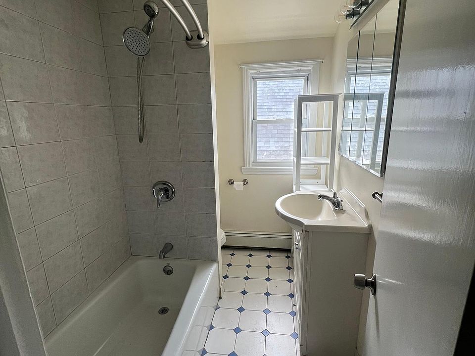 2nd image of 292 Jessamine Ave Floor 3