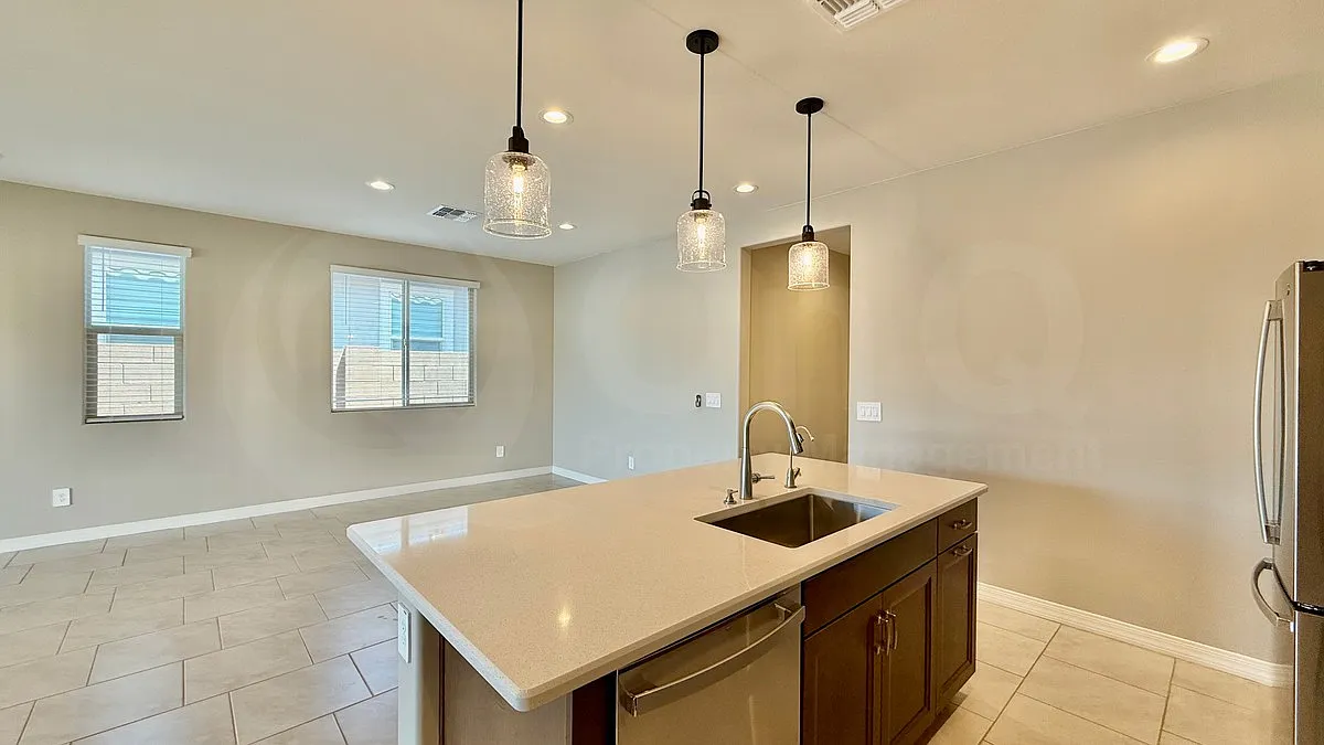 4 bed, 3.0 bath, 1878 sqft, $2,250 — Photo 4