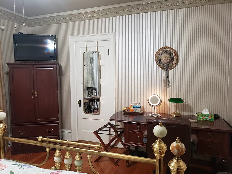 Serenity Room at $1400/mo