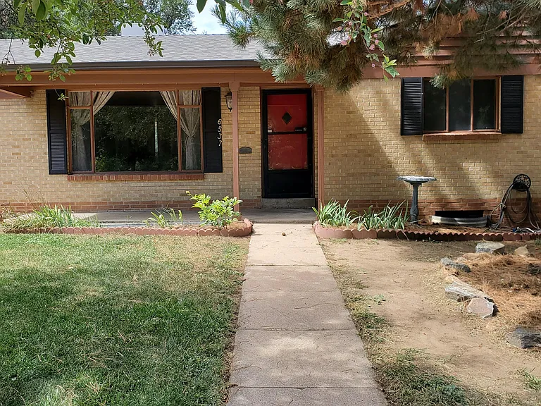 6537 S Gallup St — Photo 2