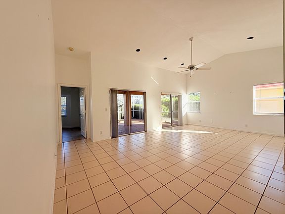 5th image of 2645 Country Golf Dr