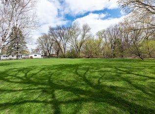 355 Warren Ln, Grayslake, IL 60030