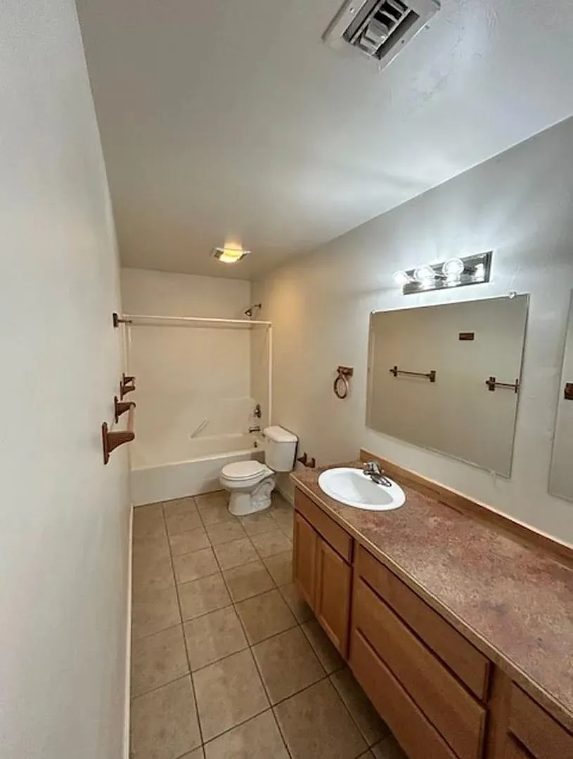 Unit Photo - 311 Michael Grove Ave #2137