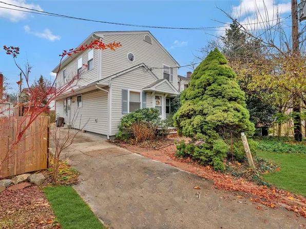 75 Sintsink Drive E, Port Washington, NY 11050