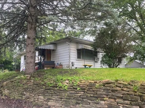 7705 McHenry STREET, Burlington, WI 53105