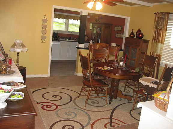 Spacious Dining room