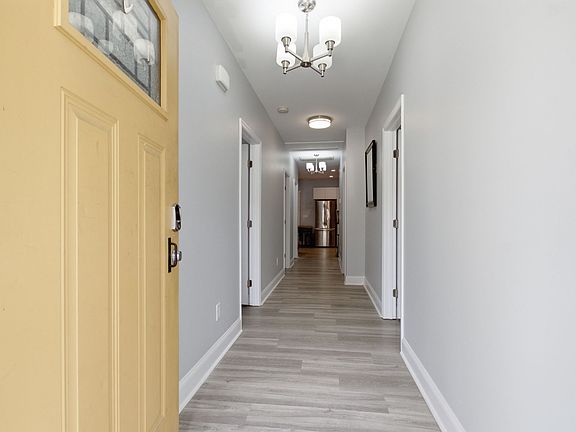 5th image of 131 Eastmoreland St