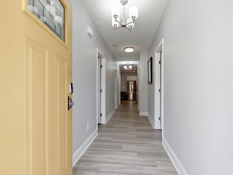 131 Eastmoreland St — Photo 7