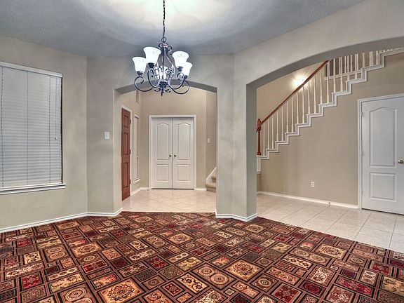 Dining room has archways as you walk in.