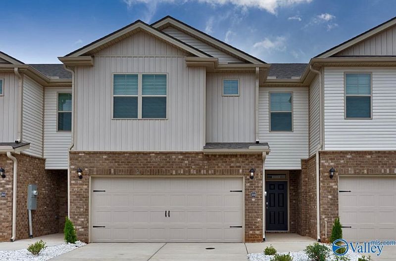 1st image of 217 Bay Pine Dr