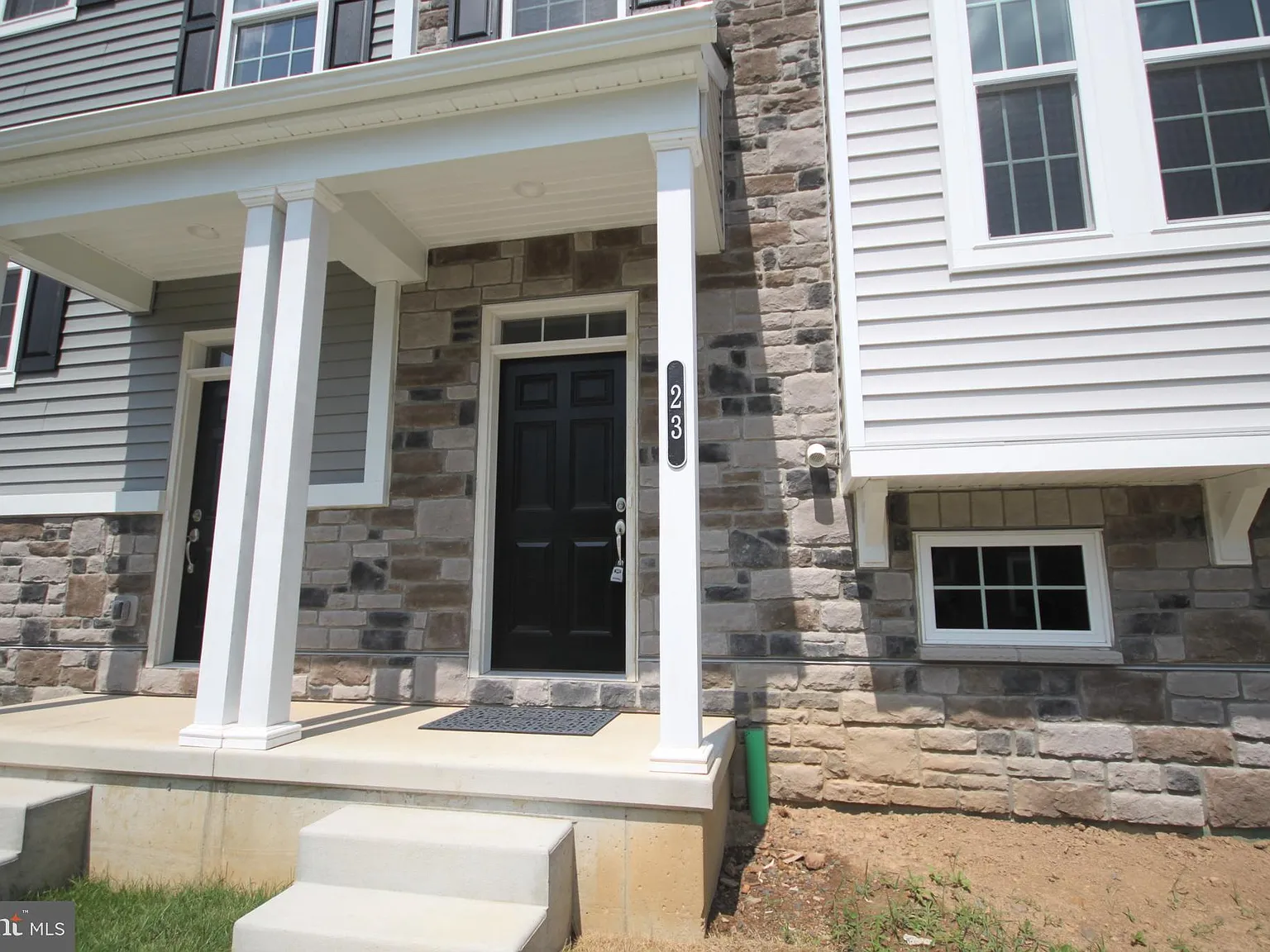 3 bed, 4.0 bath, 2232 sqft, $3,350 — Photo 4