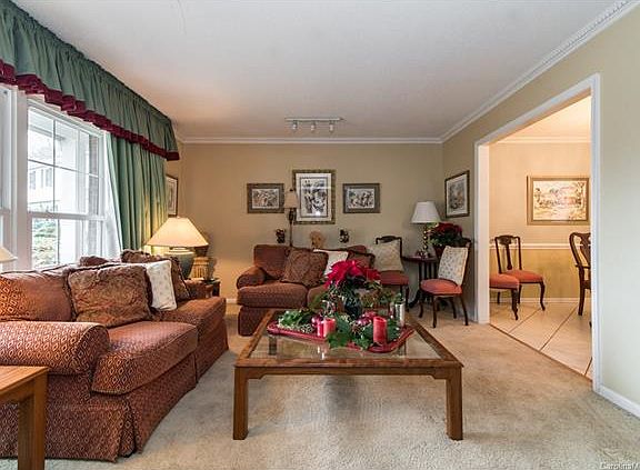 2nd image of 2917 Braewood Pl