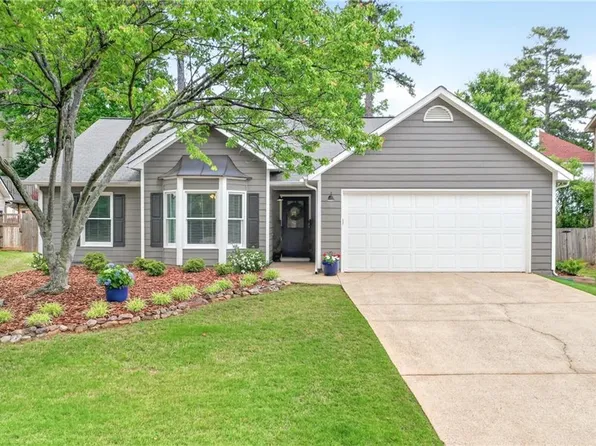 215 Tanners Ct, Johns Creek, GA 30022