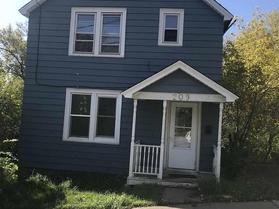 1st image of 209 N 11th Ave W