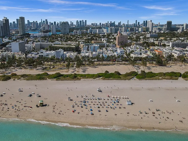 713 Collins Ave #42 — Photo 4