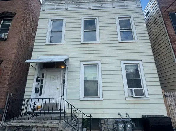 427 1st St Floor 2, Troy, NY 12180