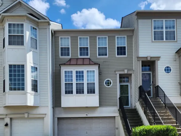 16 Honey Locust Ct, Lafayette Hill, PA 19444