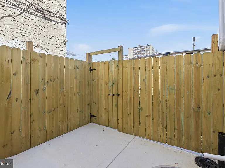 1511 W Flora St — Photo 9