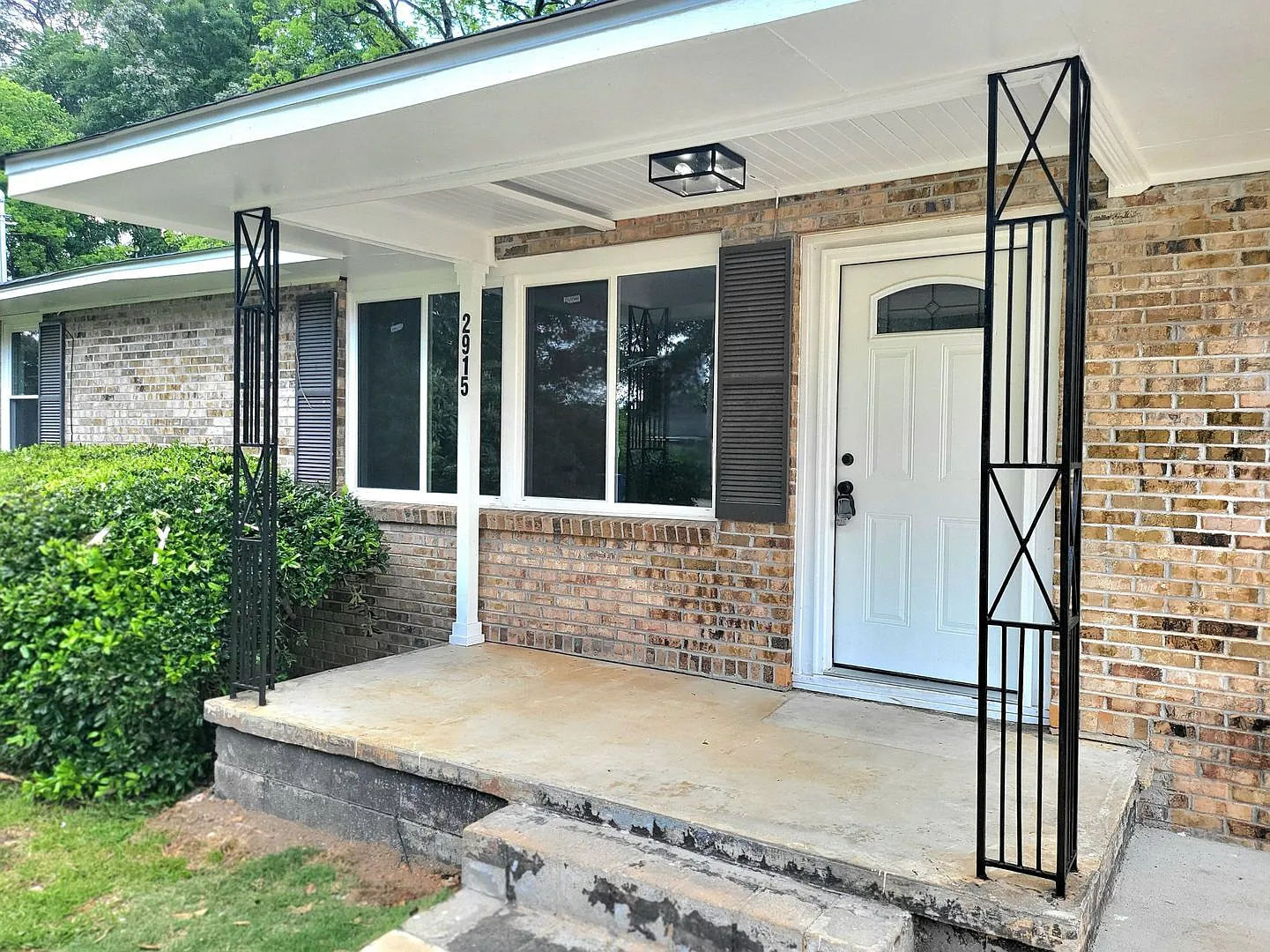 Charming Home in Columbus! — Photo 1