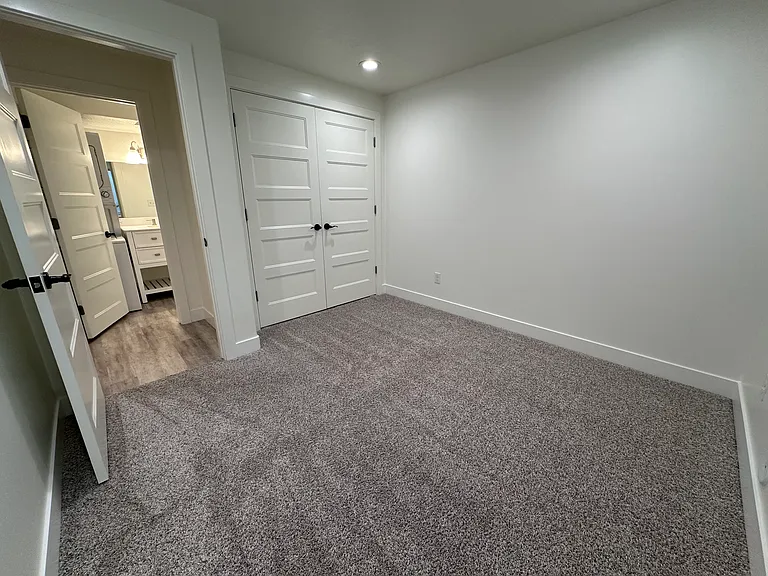 285 W Olympic Ln — Photo 6