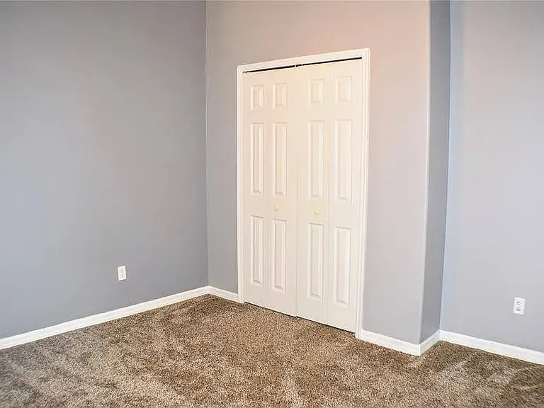 Guest bedroom2 with closet