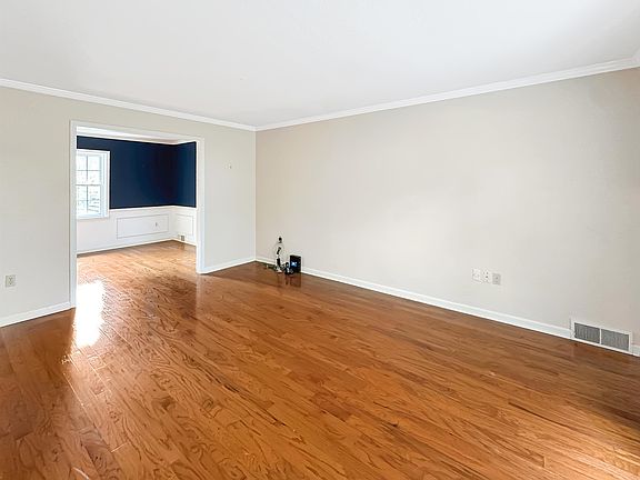 4th image of 2112 Allenby Rd