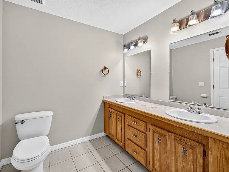 3105 Saint Clair Ave — Photo 36
