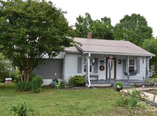 235 School St, Marion, NC 28752