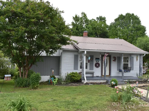 235 School St, Marion, NC 28752